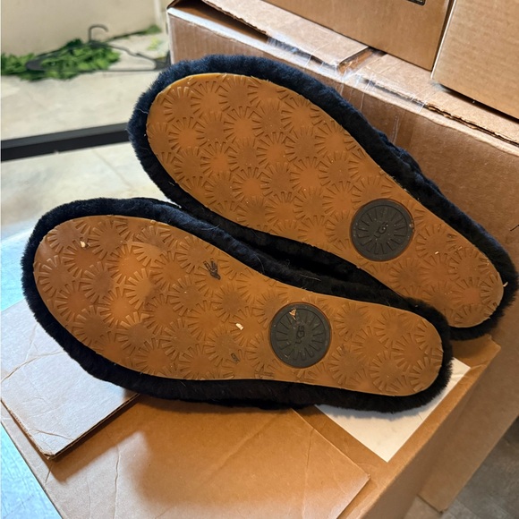 UGG Black Fluffy Slides - Picture 5 of 5